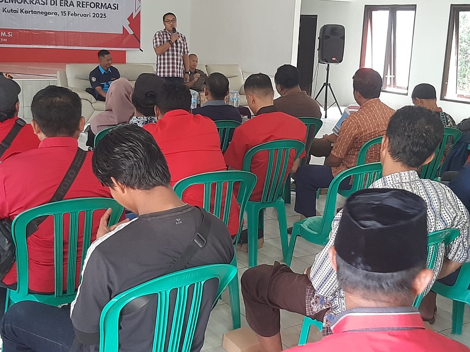 Guntur Anggota DPRD Kaltim saat sosialisasi Penguatan Demokrasi pada konstituen