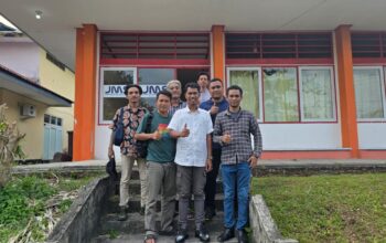 Foto Bersama Perwakilan JMSI Balikpapan dan Rekan Media Samarinda di depan kantor JMSI Balikpapan, Selasa (11/02/2025)