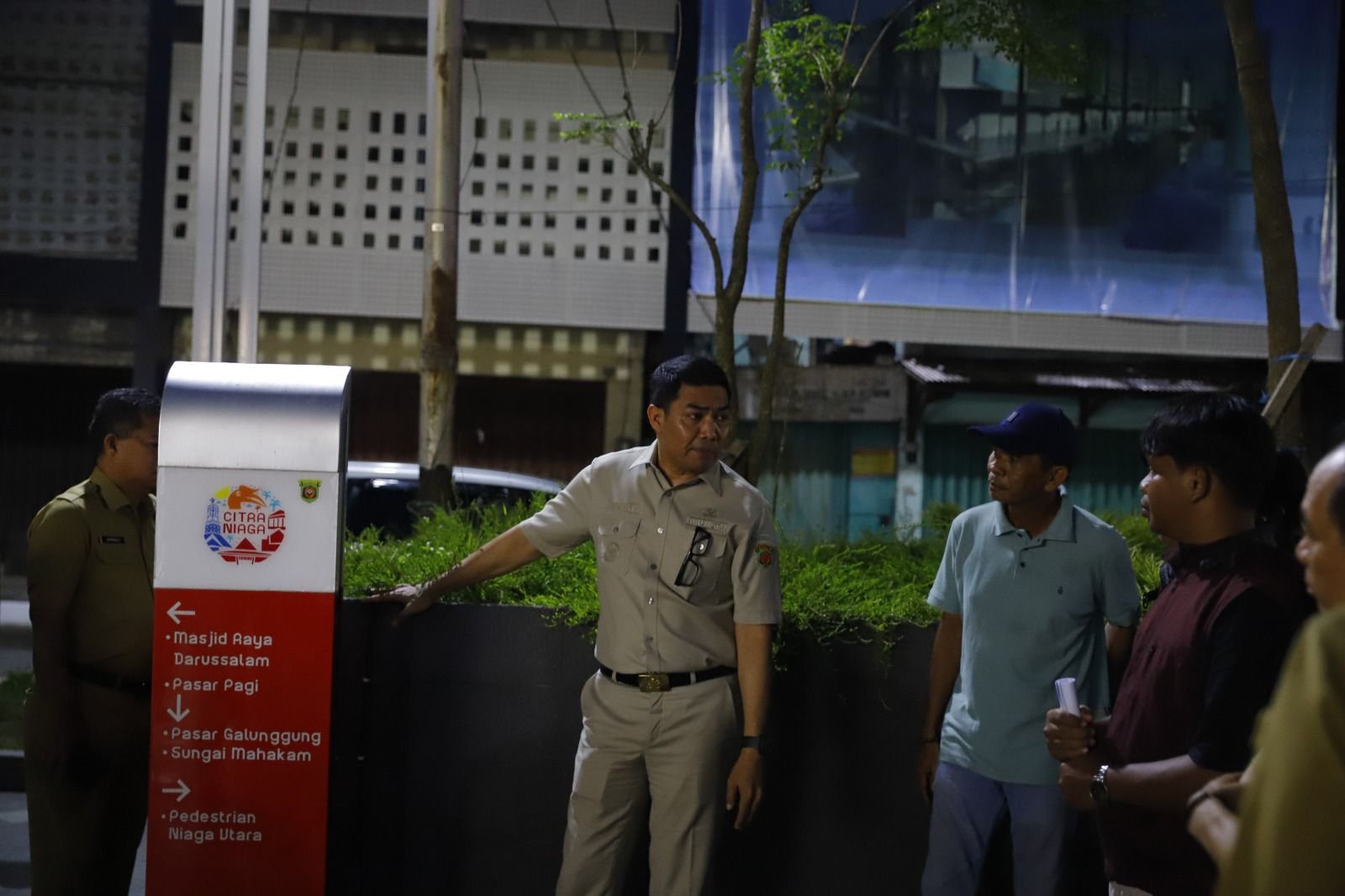 Wali Kota Samarinda bersama jajaran Organisasi Perangkat Daerah (OPD) memantau perkembangan Proyek revitalisasi Citra Niaga, Selasa (11/2/2025)