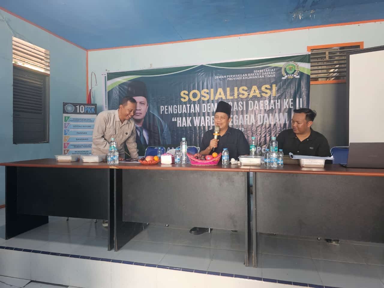 Selamat Ari Wibowo saat melakukan sosper tentang penguatan demokrasi di kukar