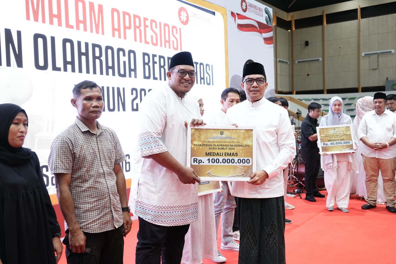 Pemerintah Kota (Pemkot) Samarinda melalui Dinas Pemuda, Olahraga, dan Pariwisata (Disporapar) memberikan Apresiasi Kepada Atlet, di GOR Segiri Samarinda pada Minggu (16/3/2025)