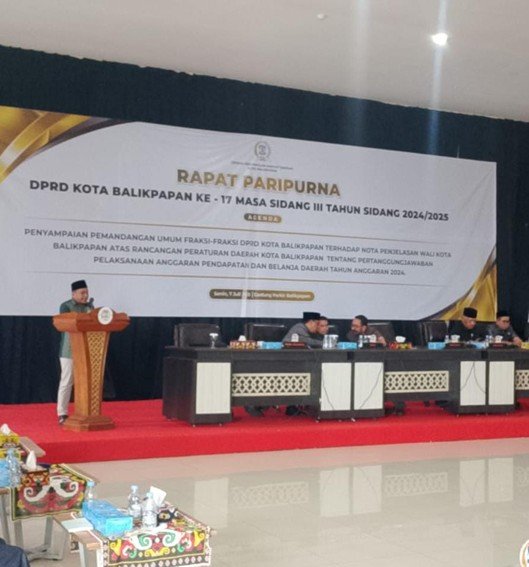 Fraksi Partai Kebangkitan Bangsa (PKB) include Partai Hanura dan Partai Demokrat, menyampaikan pandangannya melalui juru bicaranya Muhammad Hamid.