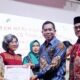Wakil Ketua DPRD Balikpapan Yono Suherman, hadir dan ikut menyerahkan legalitas kelembagaan koperasi secara simbolis.