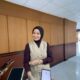 Wakil Ketua DPRD Kaltim, Yenni Eviliana, saat diwawancarai oleh awak media.