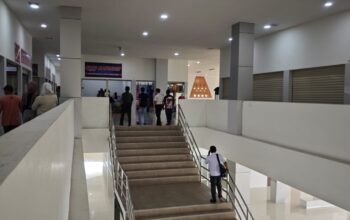 Kondisi Pasar Tangga Arung Square terlihat beberapa kios belum beroperasi.
