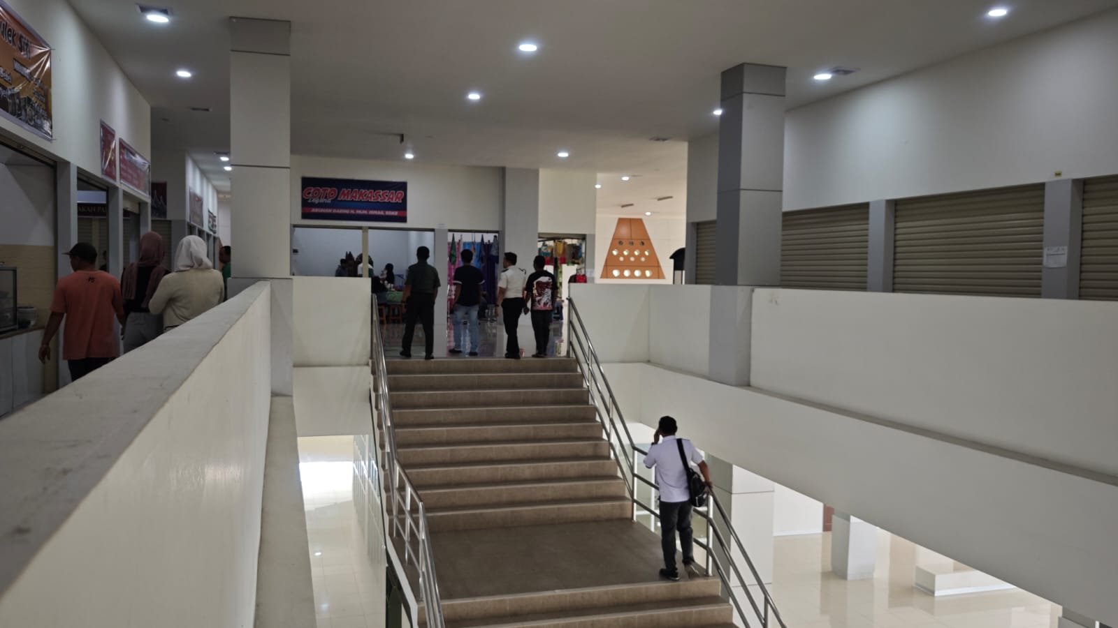 Kondisi Pasar Tangga Arung Square terlihat beberapa kios belum beroperasi.